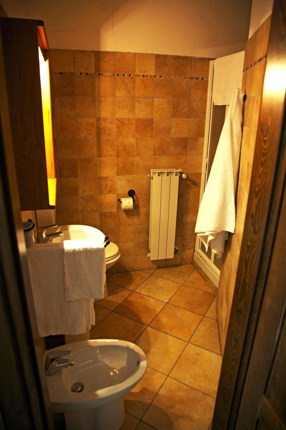 מונצ'ניזיו Chalet Sul Lago Hotel In Montagna מראה חיצוני תמונה